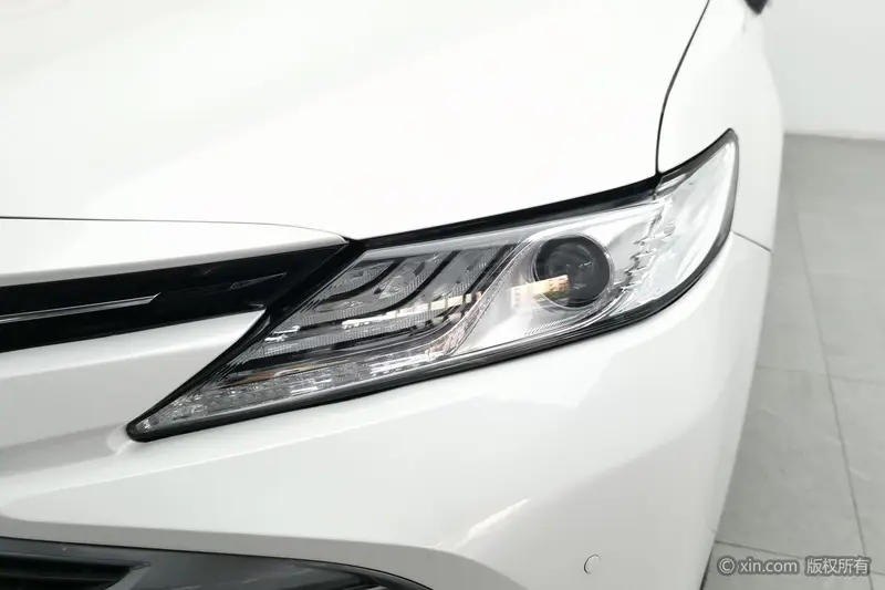 Toyota Camry — фото 5