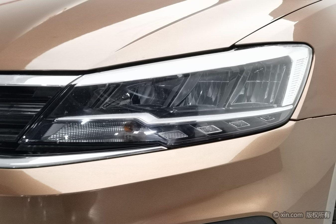 Volkswagen Lamando 2019 230TSI MT V