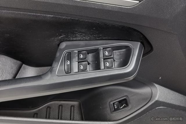 Volkswagen Lamando 2019 230 TSI MT V — фото 11