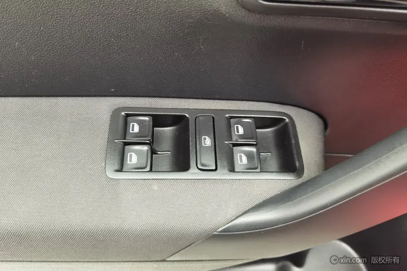 Volkswagen Polo 1.4 L AT Comfort — фото 17