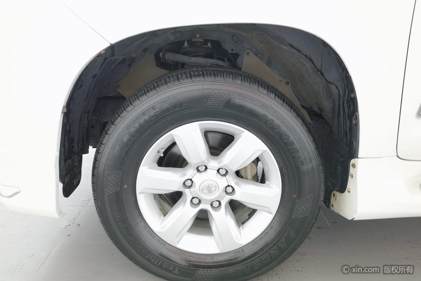 Toyota Land Cruiser Prado 2016 2.7L AT Standard