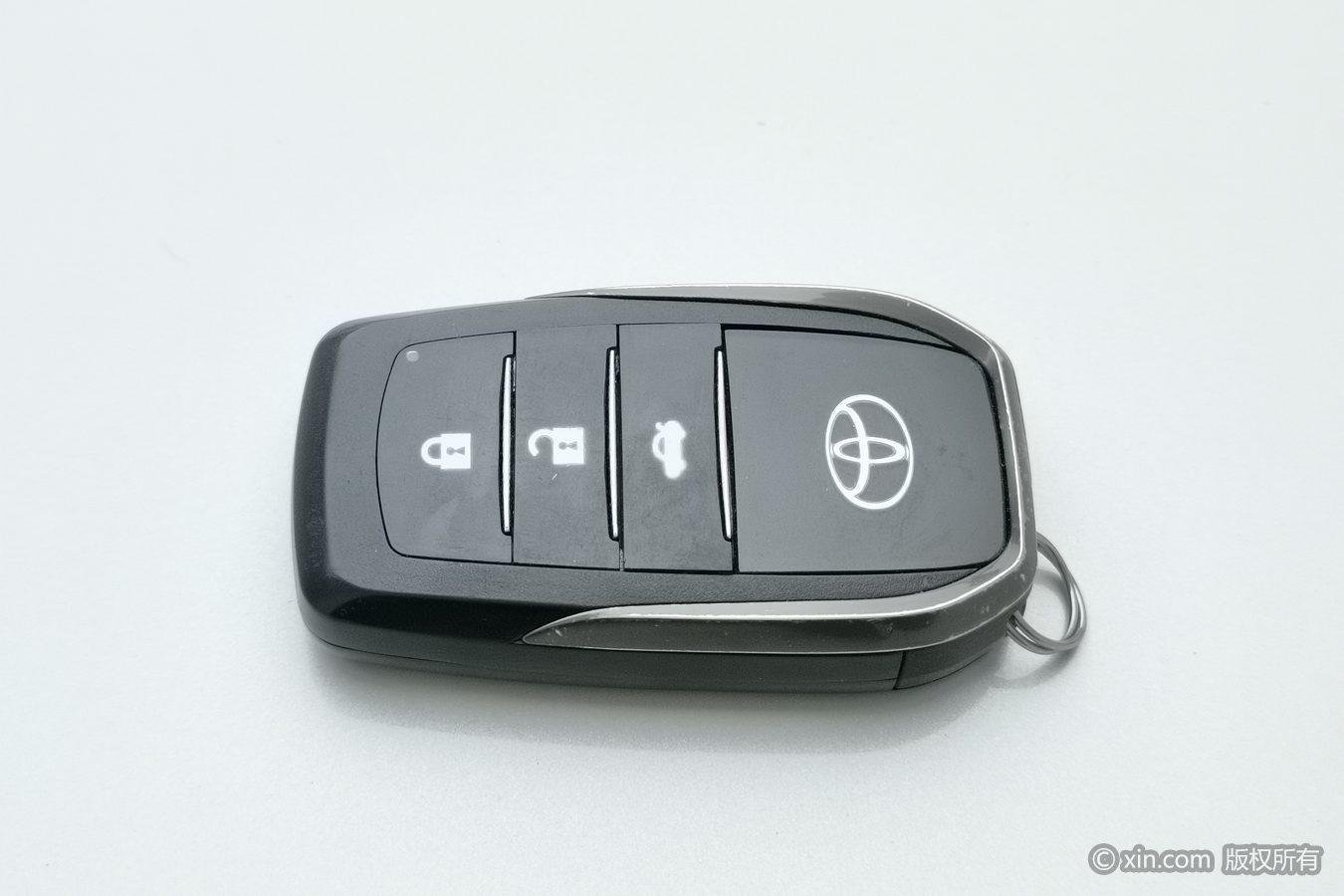 Toyota Land Cruiser Prado 2016 2.7L AT Standard