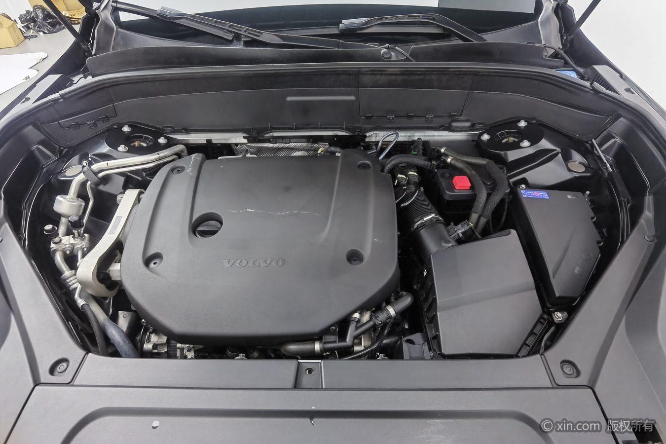 Volvo XC90 2023 B6 Luxury 7 мест