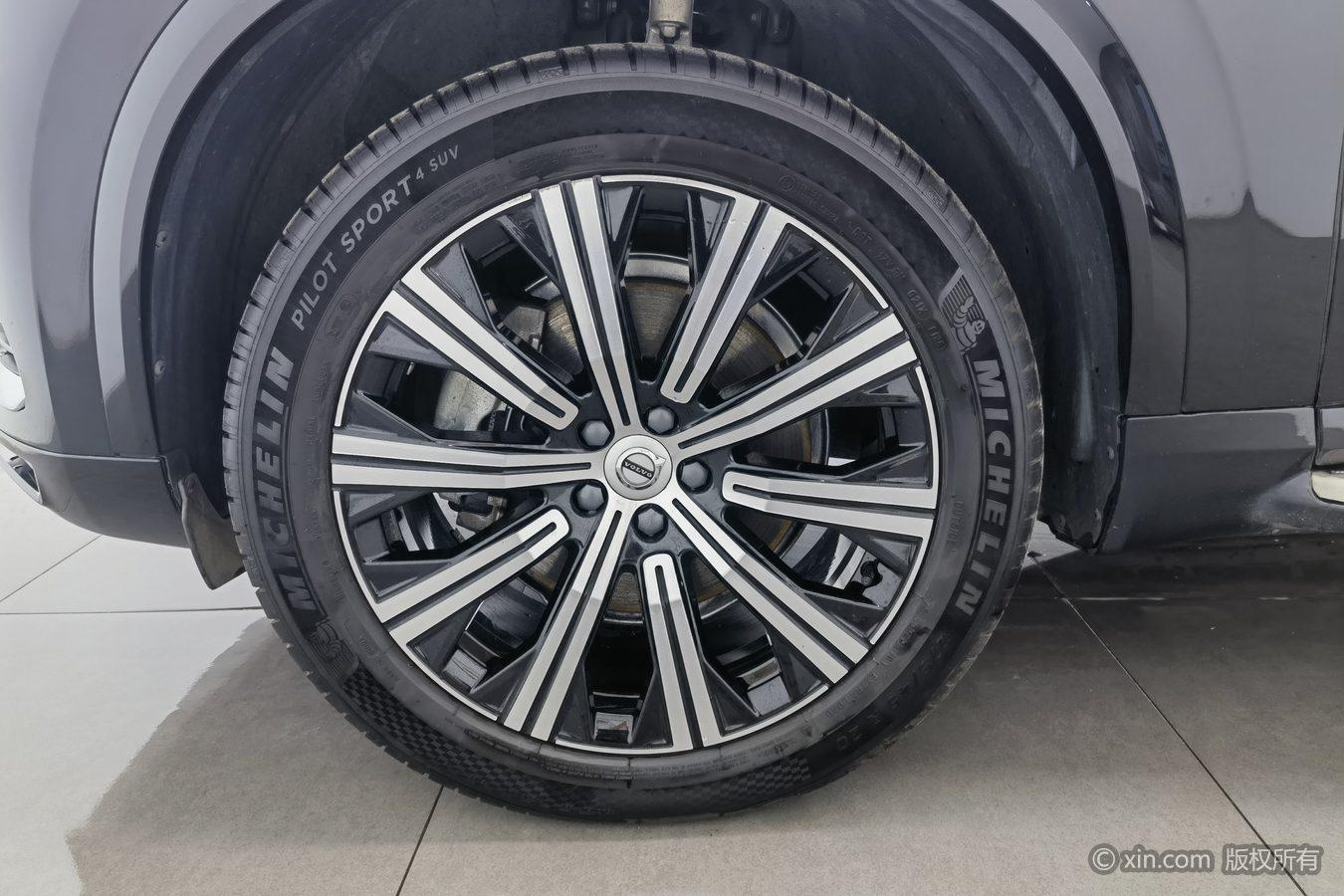 Volvo XC90 2023 B6 Luxury 7 мест