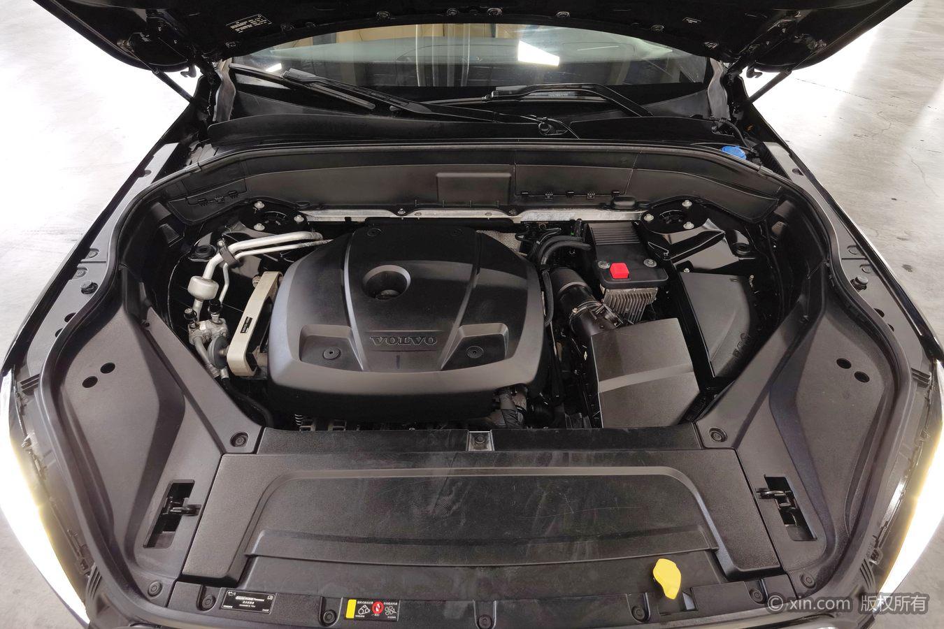 Volvo XC90 2018 T5 5 мест