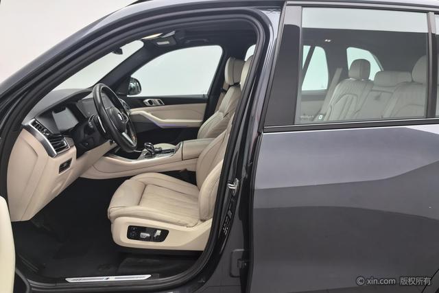 BMW X5 2019 x Drive 40i M — фото 17