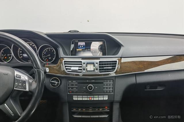 Mercedes-Benz E-Class 2015 E 260 L Luxury — фото 11