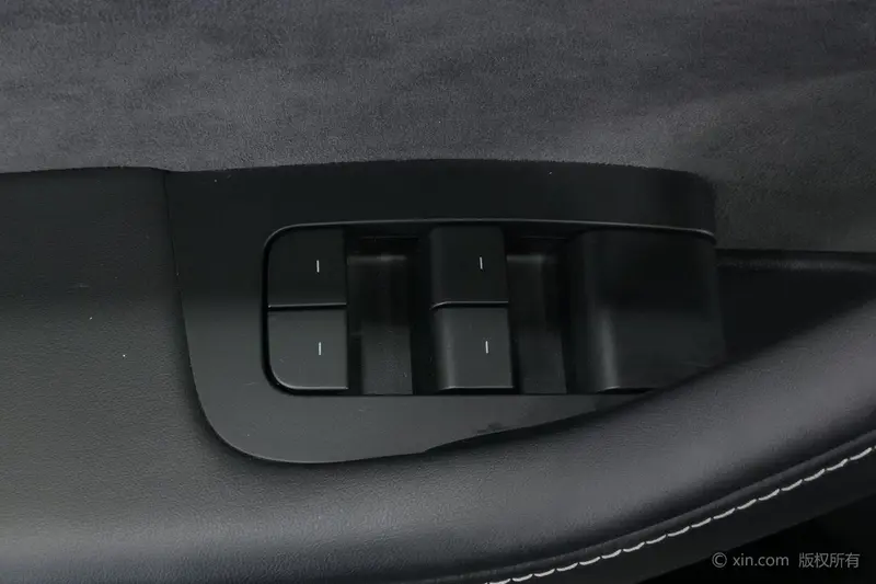 Tesla Model Y — фото 15