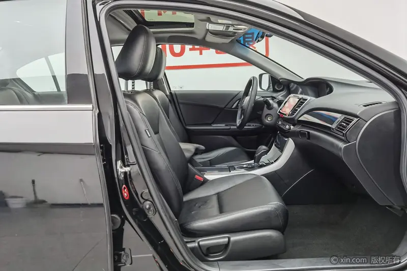 Honda Accord — фото 12