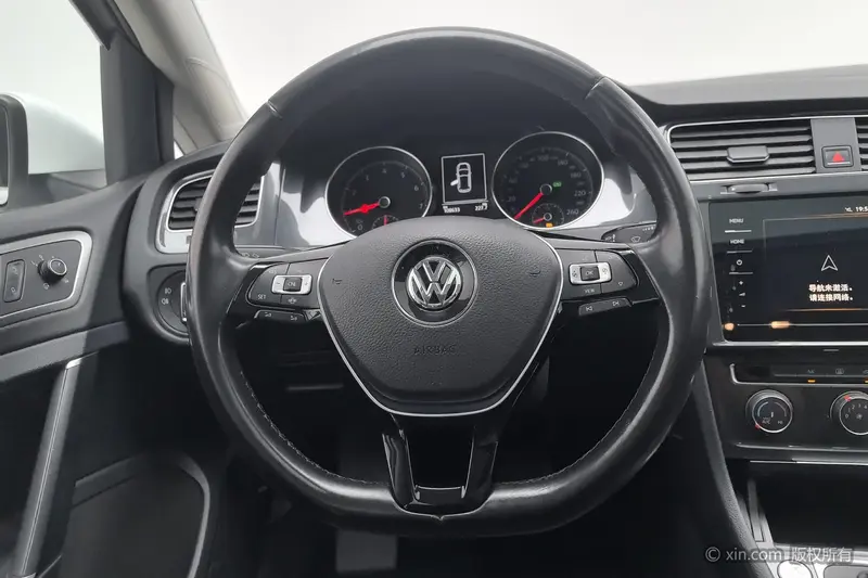 Volkswagen Golf — фото 9