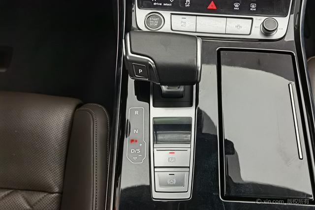 Audi A8 2022 A 8 L 50 TFSI quattro Comfort — фото 15