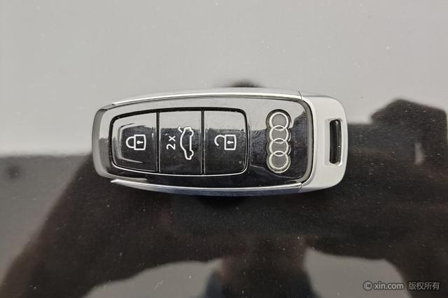 Audi A8 2022 A 8 L 50 TFSI quattro Comfort — фото 6