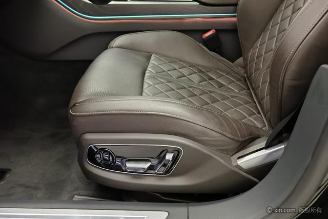 Audi A8 2022 A 8 L 50 TFSI quattro Comfort — фото 17