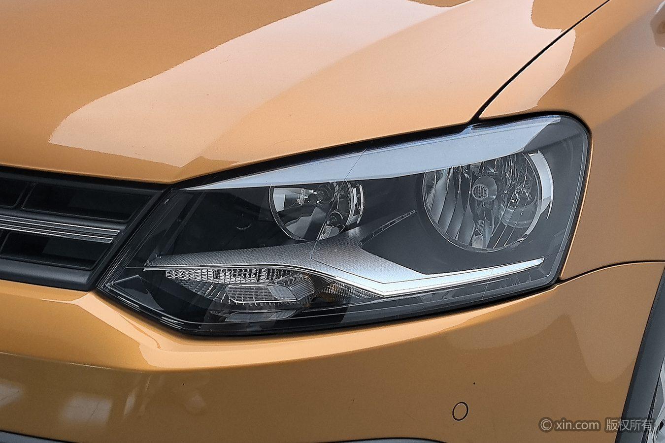 Volkswagen Polo 2018 1.5L Cross Polo AT