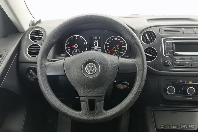 Volkswagen Tiguan — фото 9