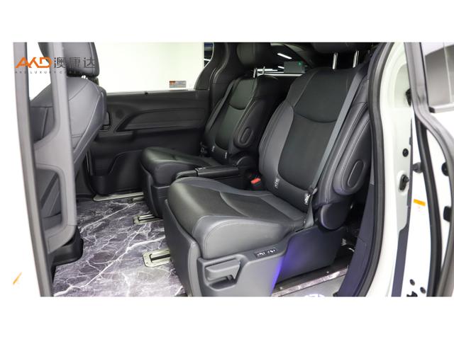 Toyota Granvia 2022 2.5 LHybrid — фото 8