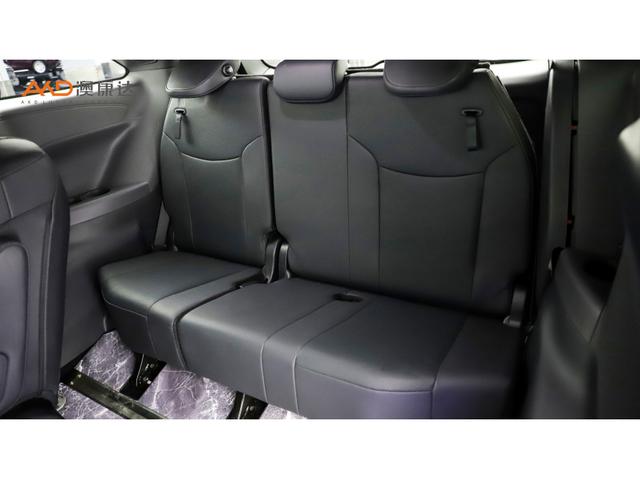 Toyota Granvia 2022 2.5 LHybrid — фото 10