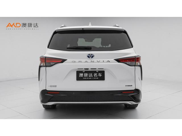 Toyota Granvia 2022 2.5 LHybrid — фото 3