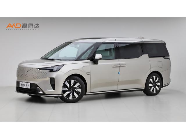 Volvo EM90 2025 года выпуска