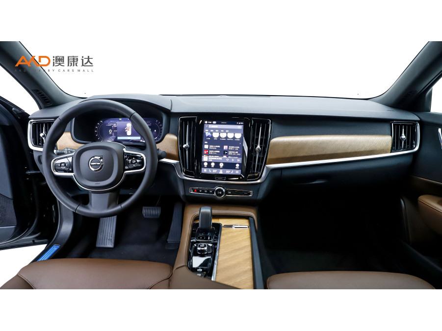 Volvo S90 2024 B5 Luxury
