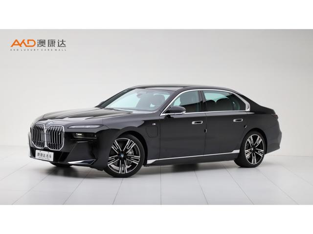 BMW i7 2023 года выпуска