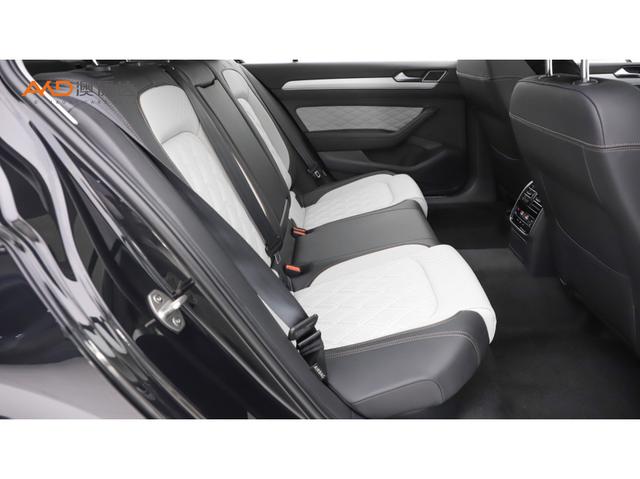 Volkswagen Magotan 2025 330 TSI DSGLuxury — фото 8