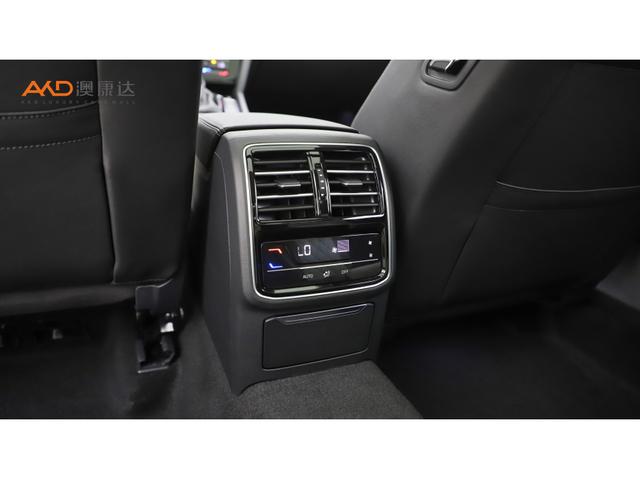 Volkswagen Magotan 2025 330 TSI DSGLuxury — фото 5