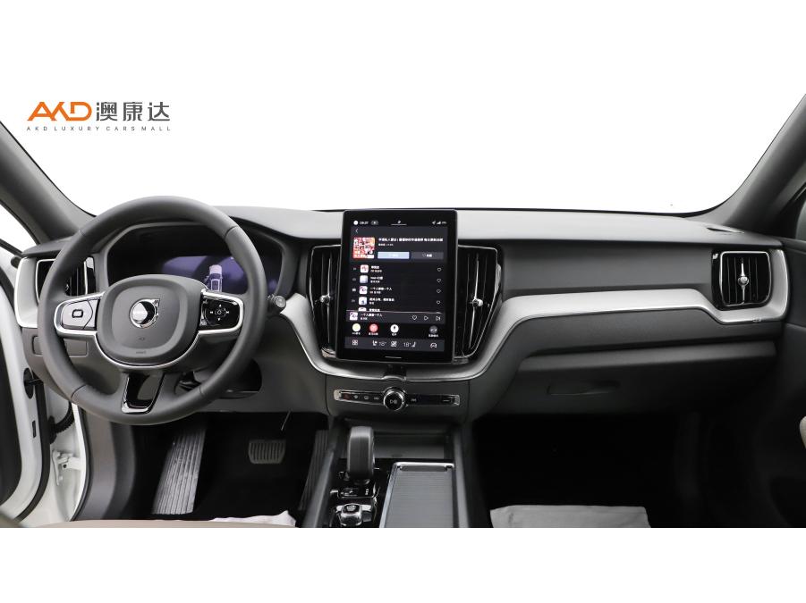Volvo XC60 2026 B5 Luxury