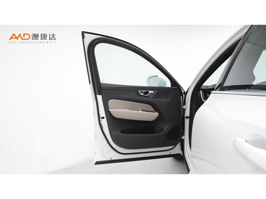 Volvo XC60 2026 B5 Luxury