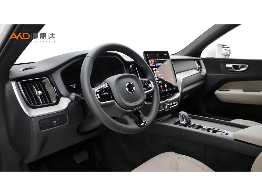 Volvo XC60 2026 B5 Luxury