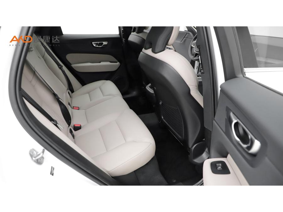 Volvo XC60 2026 B5 Luxury