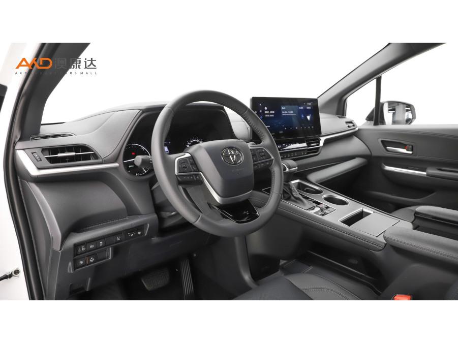 Toyota Saina 2023 Белый из Китая