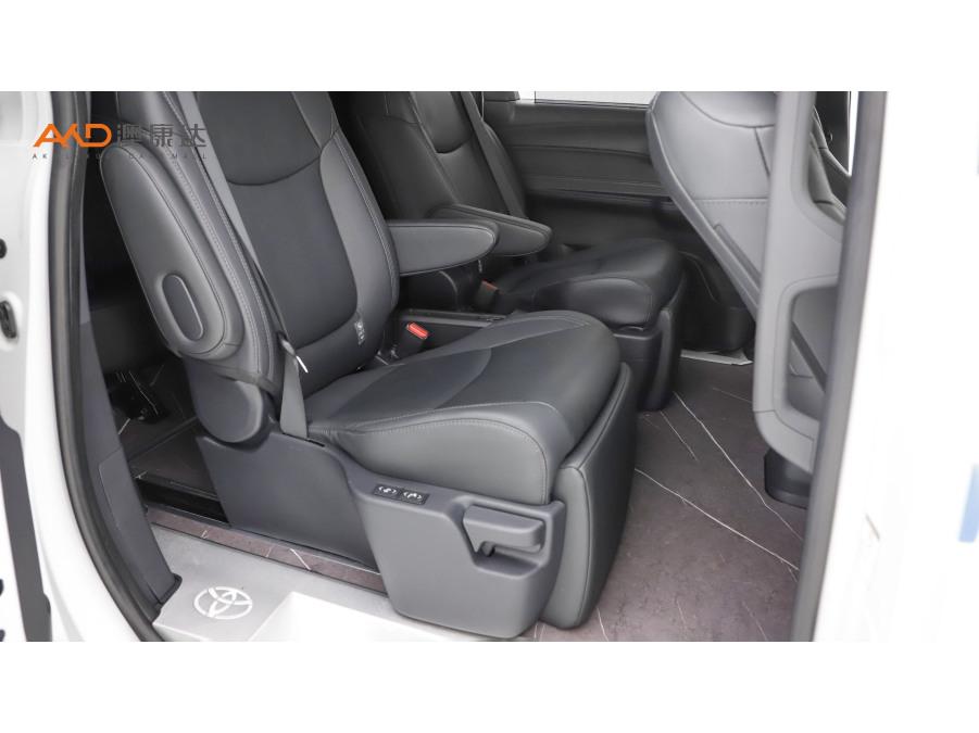 Toyota Saina 2023 Белый из Китая, фото 3