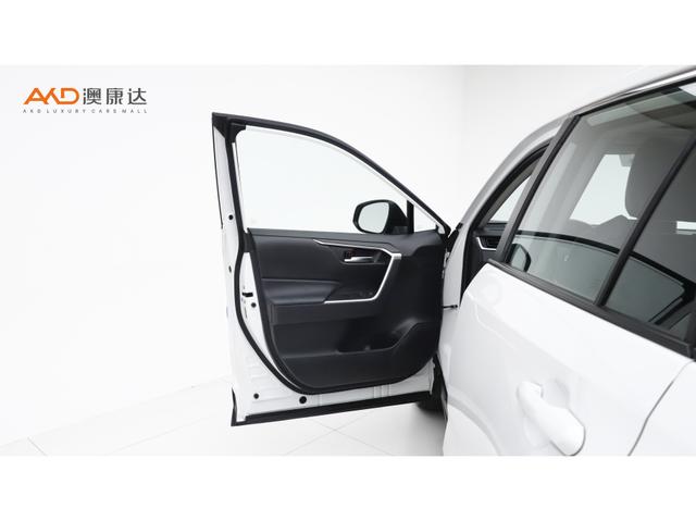 Toyota Wildlander 2020 2.0 L 4 WD — фото 10