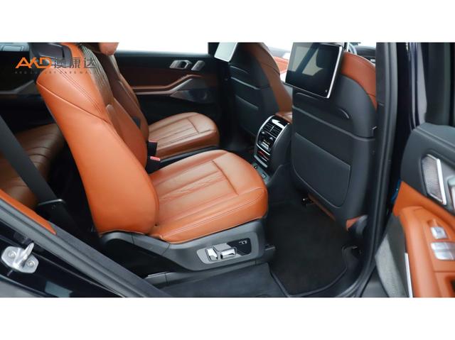 BMW X7 2020 x Drive 40i M — фото 11