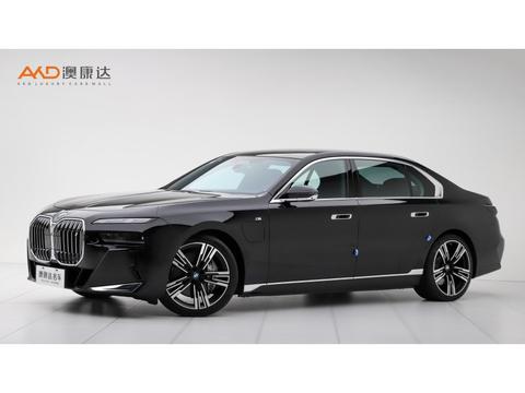 BMW i7