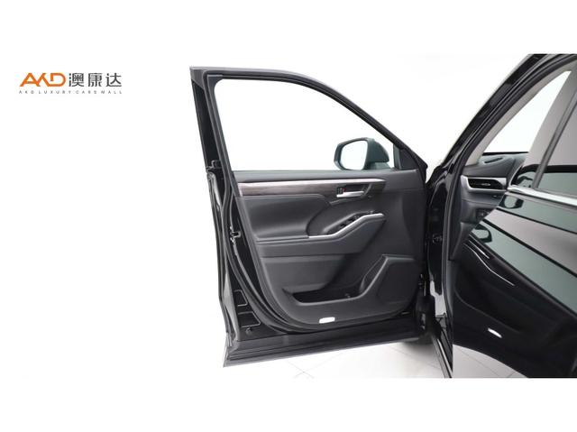 Toyota Highlander 2024 2.5 L 4 WD 7 — фото 9