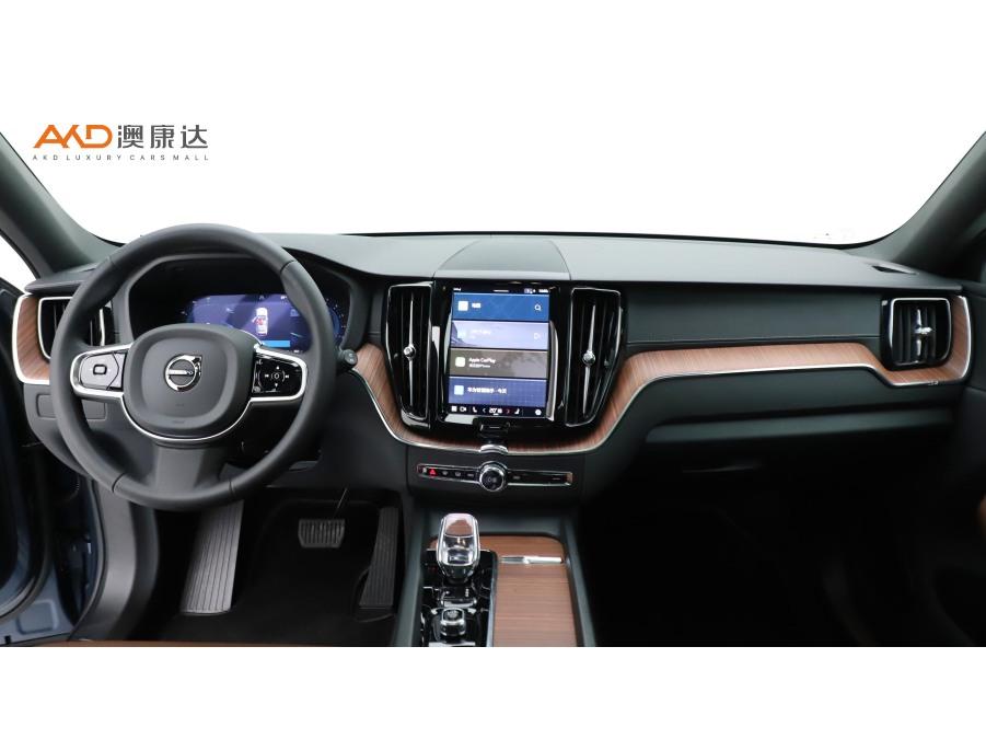 Volvo XC60 2025 B5 Luxury
