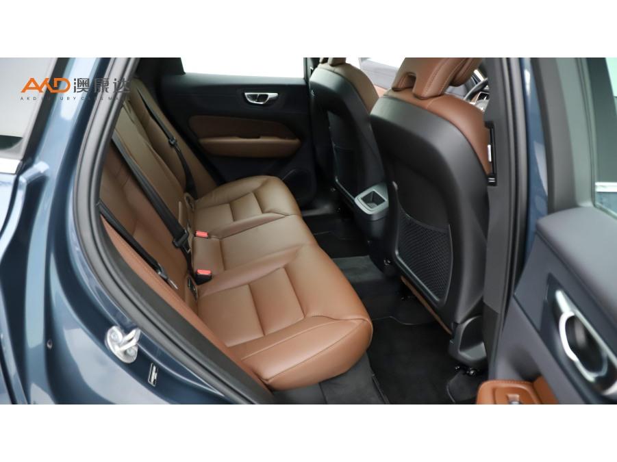 Volvo XC60 2025 B5 Luxury