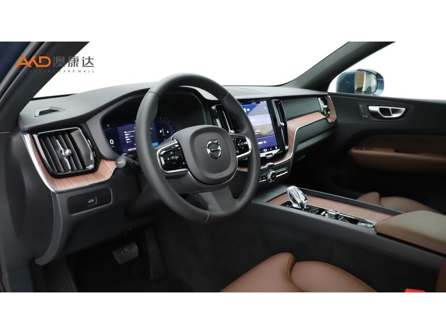 Volvo XC60 2025 B5 Luxury